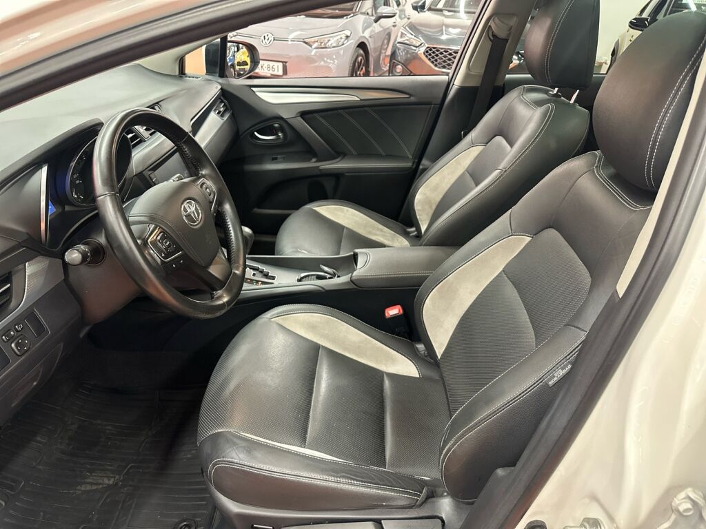 Toyota Avensis 2018 Valkoinen