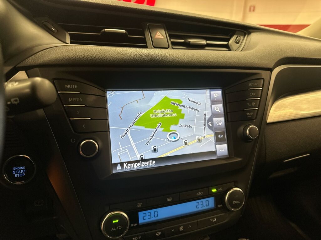 Toyota Avensis 2018 Valkoinen