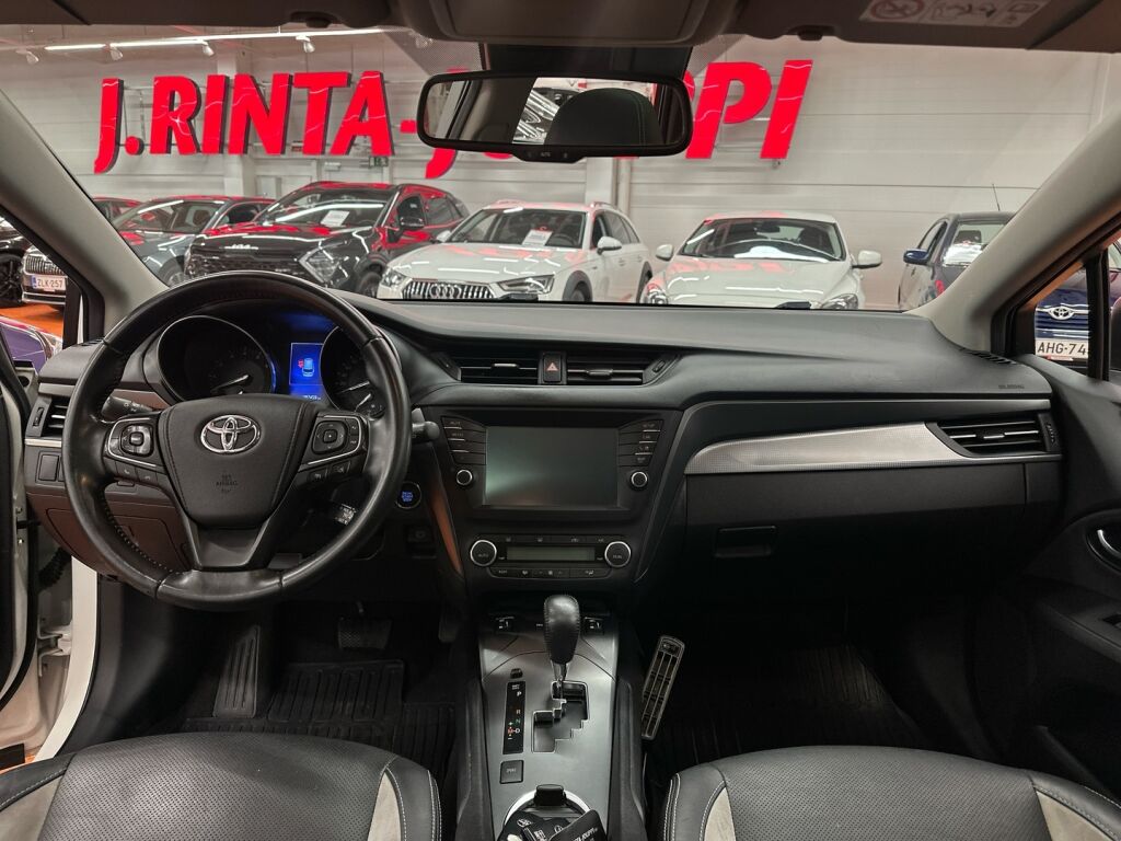 Toyota Avensis 2018 Valkoinen