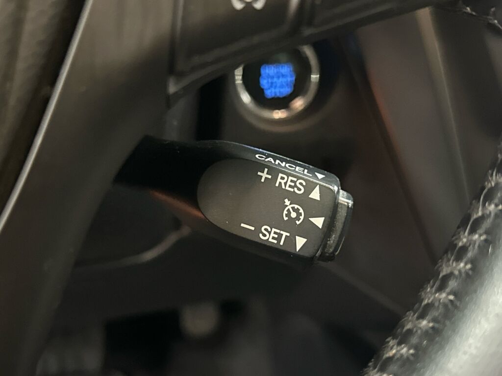 Toyota Avensis 2018 Valkoinen