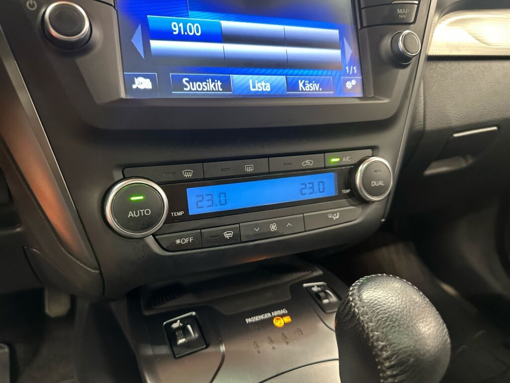 Toyota Avensis 2018 Valkoinen