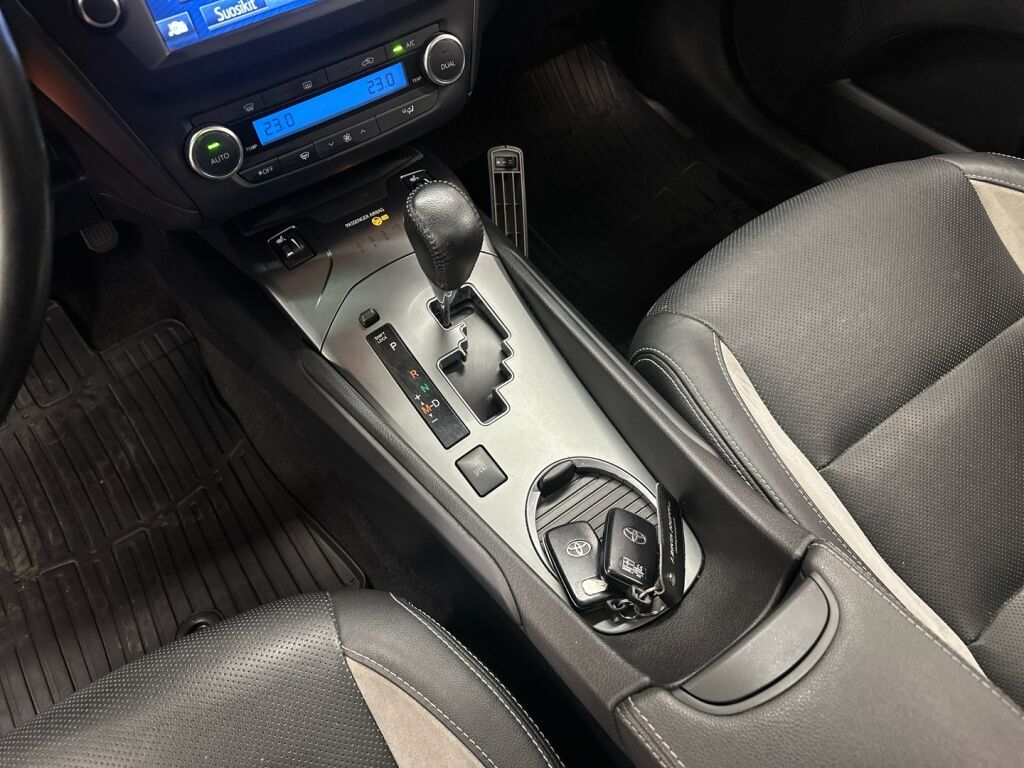 Toyota Avensis 2018 Valkoinen