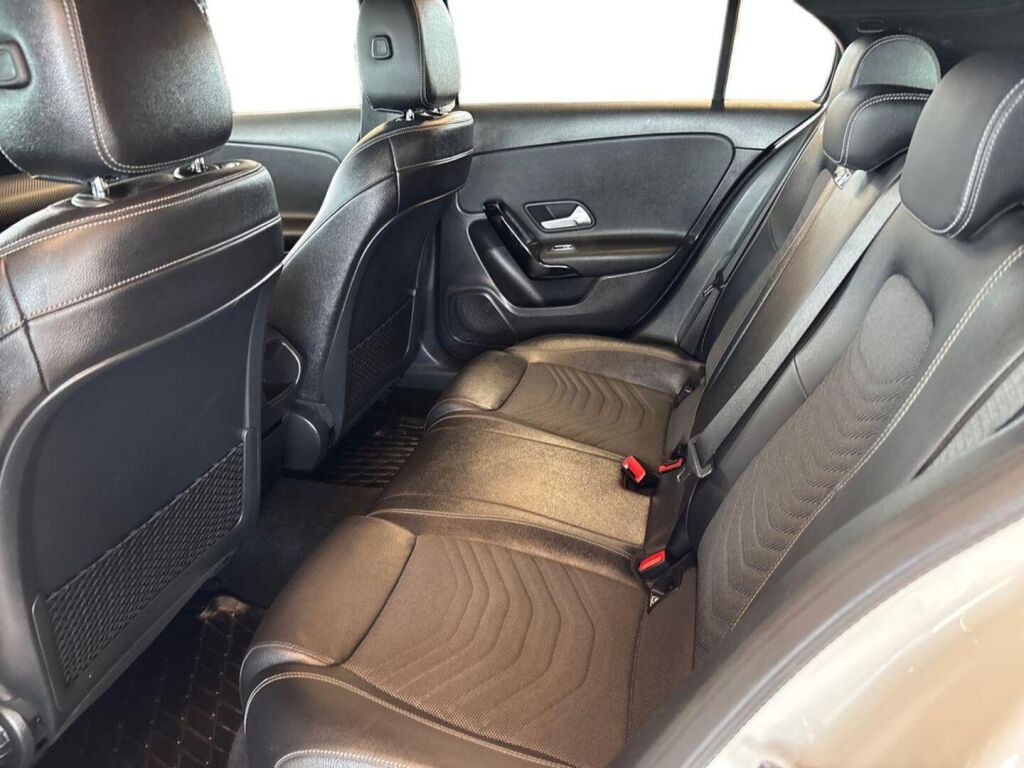Mercedes-Benz A 2018 Valkoinen