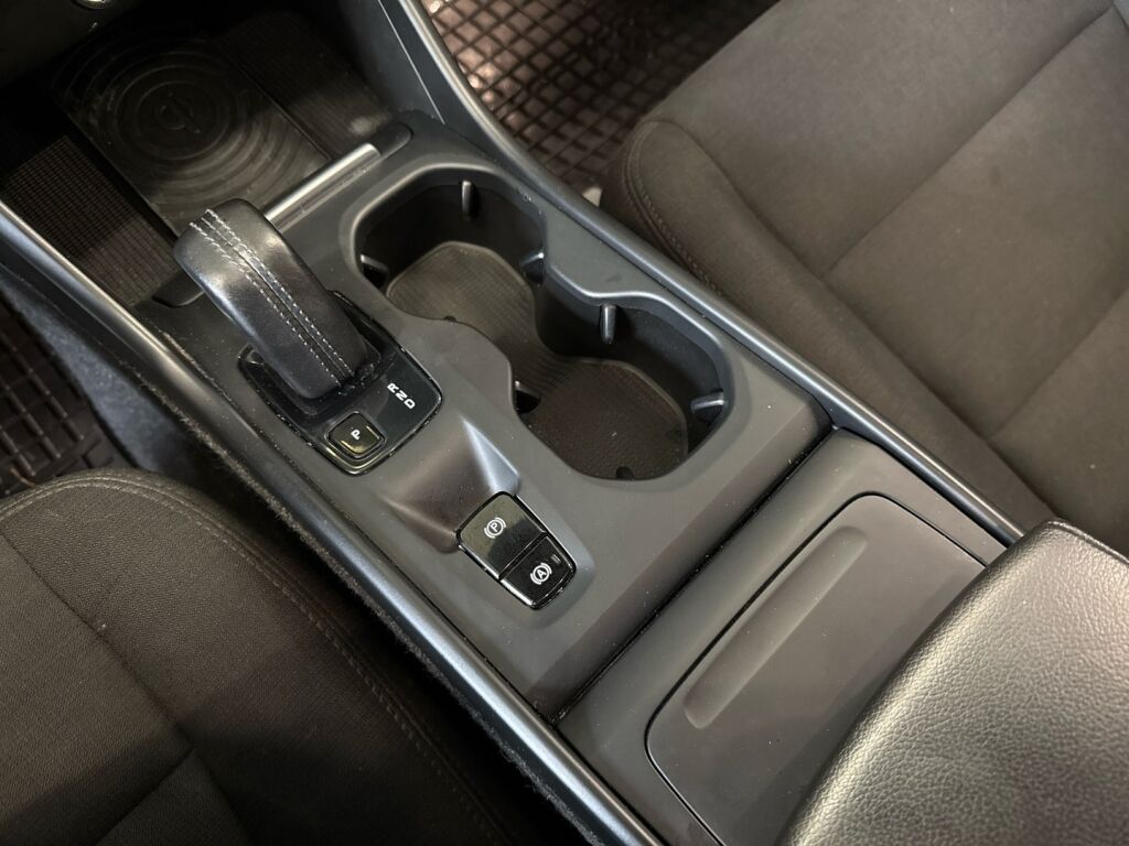 Volvo XC40 2018 Musta