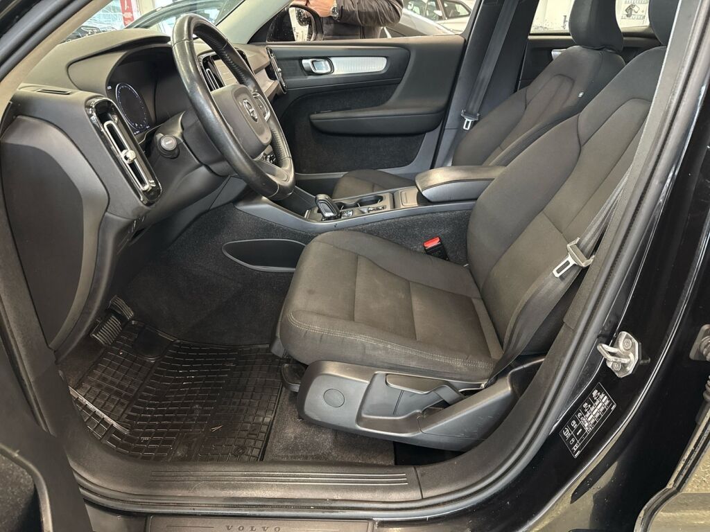 Volvo XC40 2018 Musta