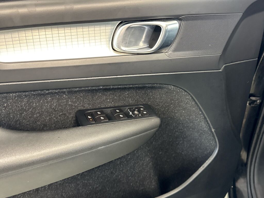 Volvo XC40 2018 Musta