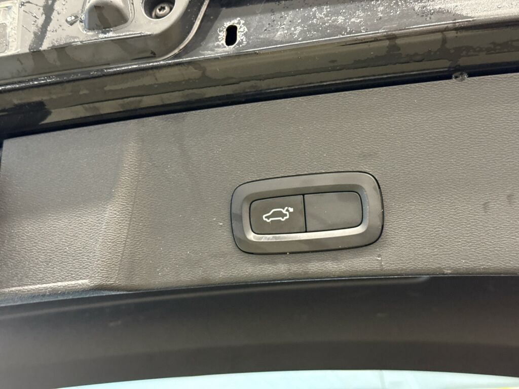 Volvo XC40 2018 Musta