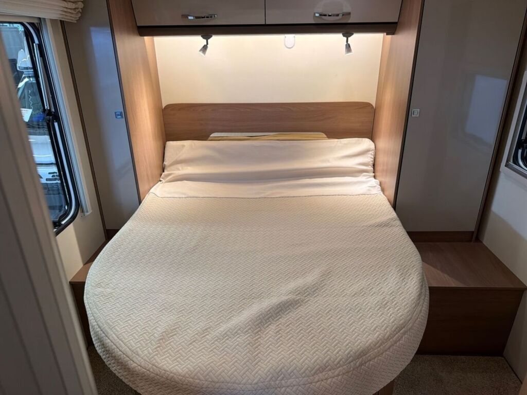 Bürstner Lyseo 700 2019 Valkoinen