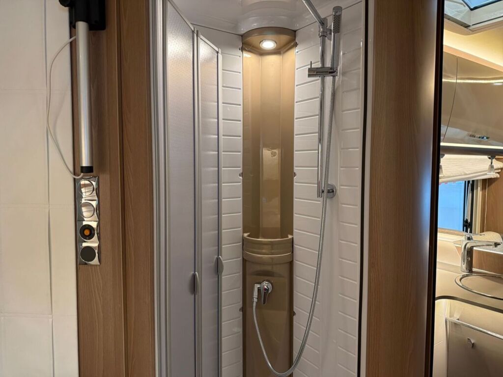 Bürstner Lyseo 700 2019 Valkoinen