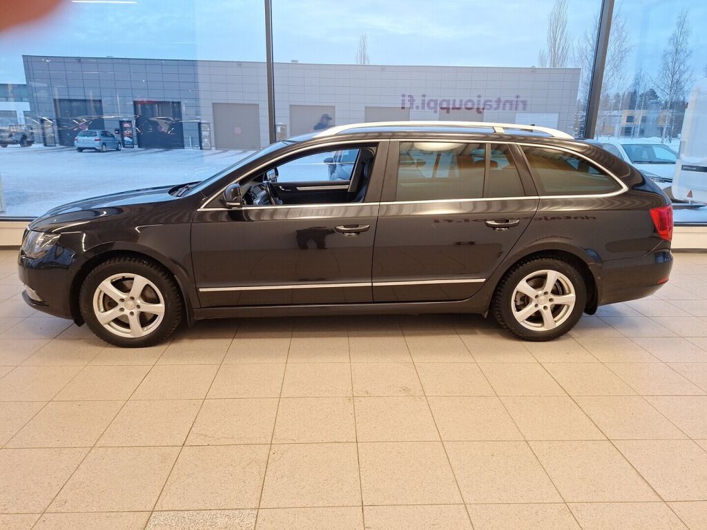 Skoda Superb 2014 Musta