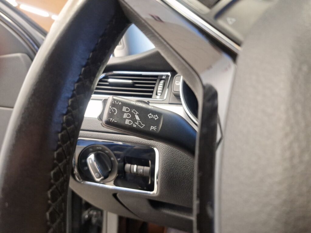 Skoda Superb 2014 Musta