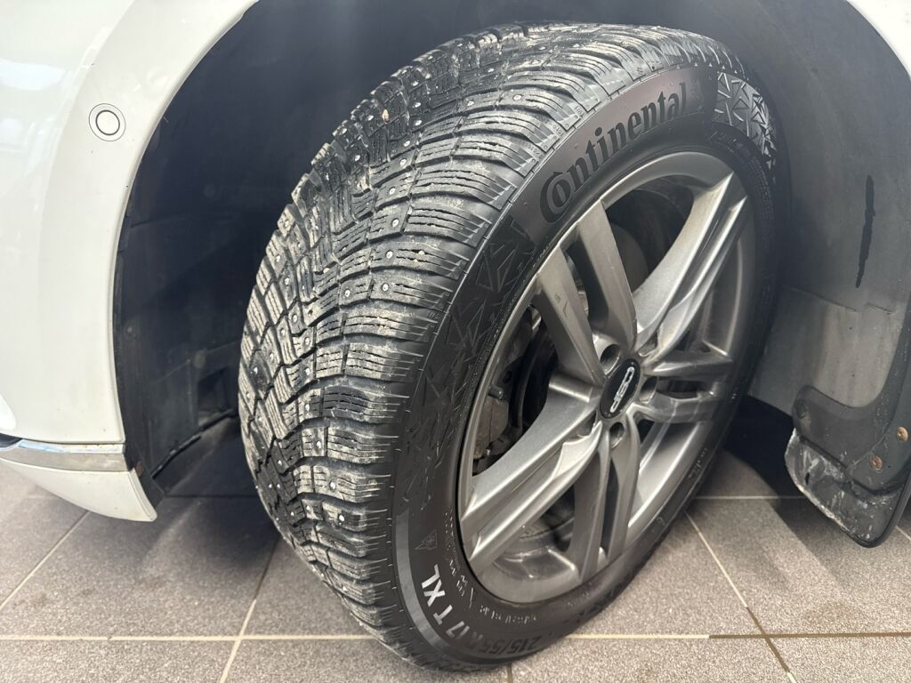 Volkswagen Passat 2019 Valkoinen