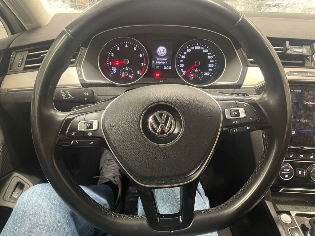 Volkswagen Passat 2019 Valkoinen