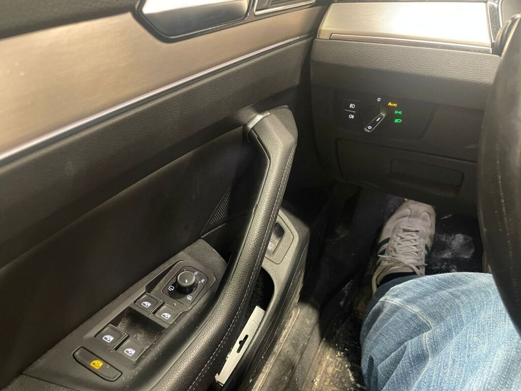 Volkswagen Passat 2019 Valkoinen