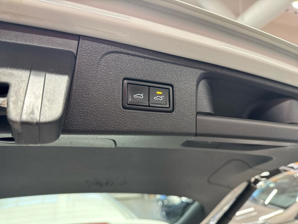 Volkswagen Passat 2019 Valkoinen