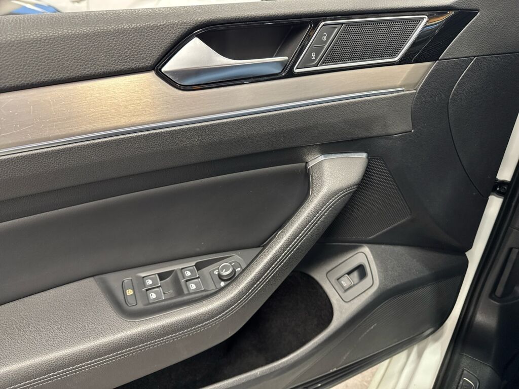 Volkswagen Passat 2019 Valkoinen