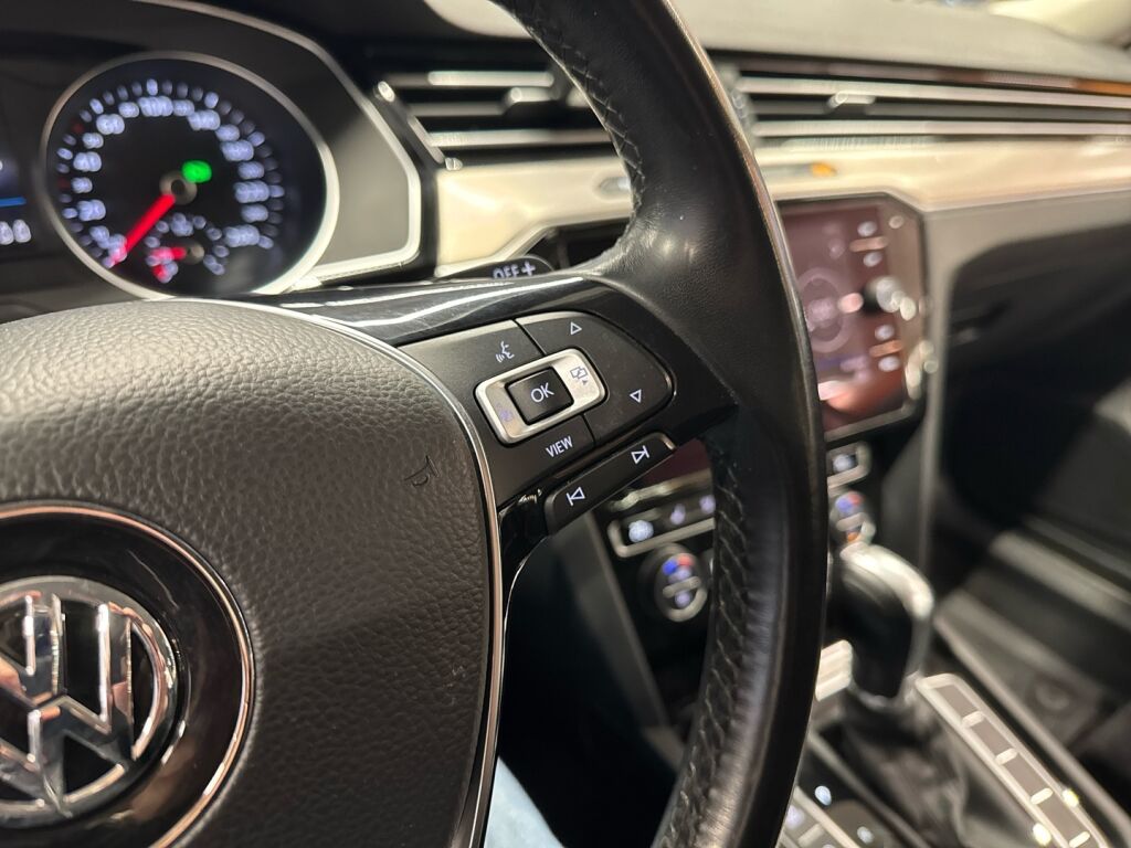 Volkswagen Passat 2019 Valkoinen