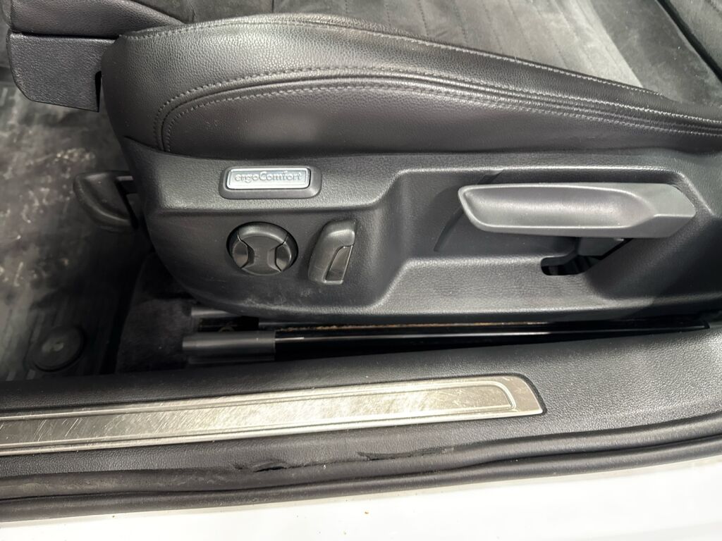 Volkswagen Passat 2019 Valkoinen