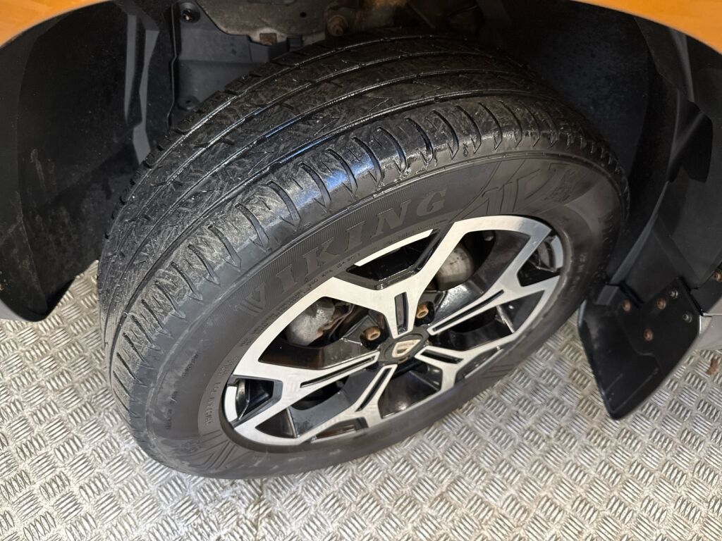 Dacia Duster 2019 Oranssi