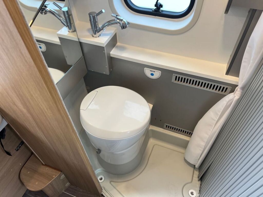 Adria Twin 600 SP 2019 Harmaa