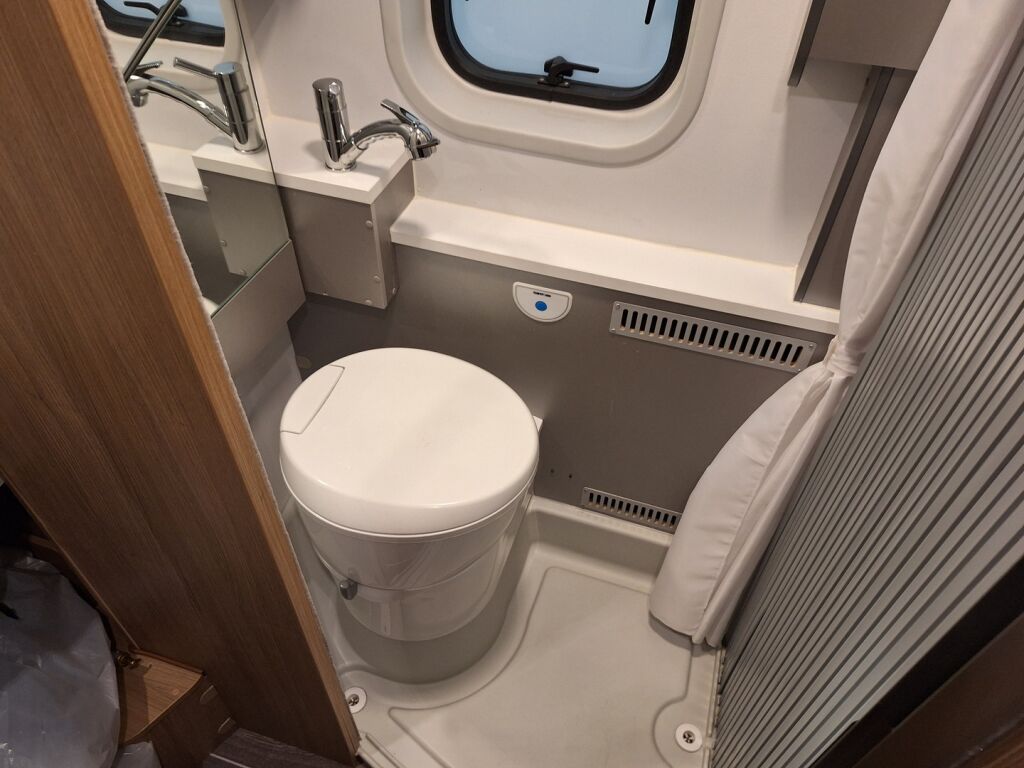 Adria Twin 600 SP 2019 Harmaa