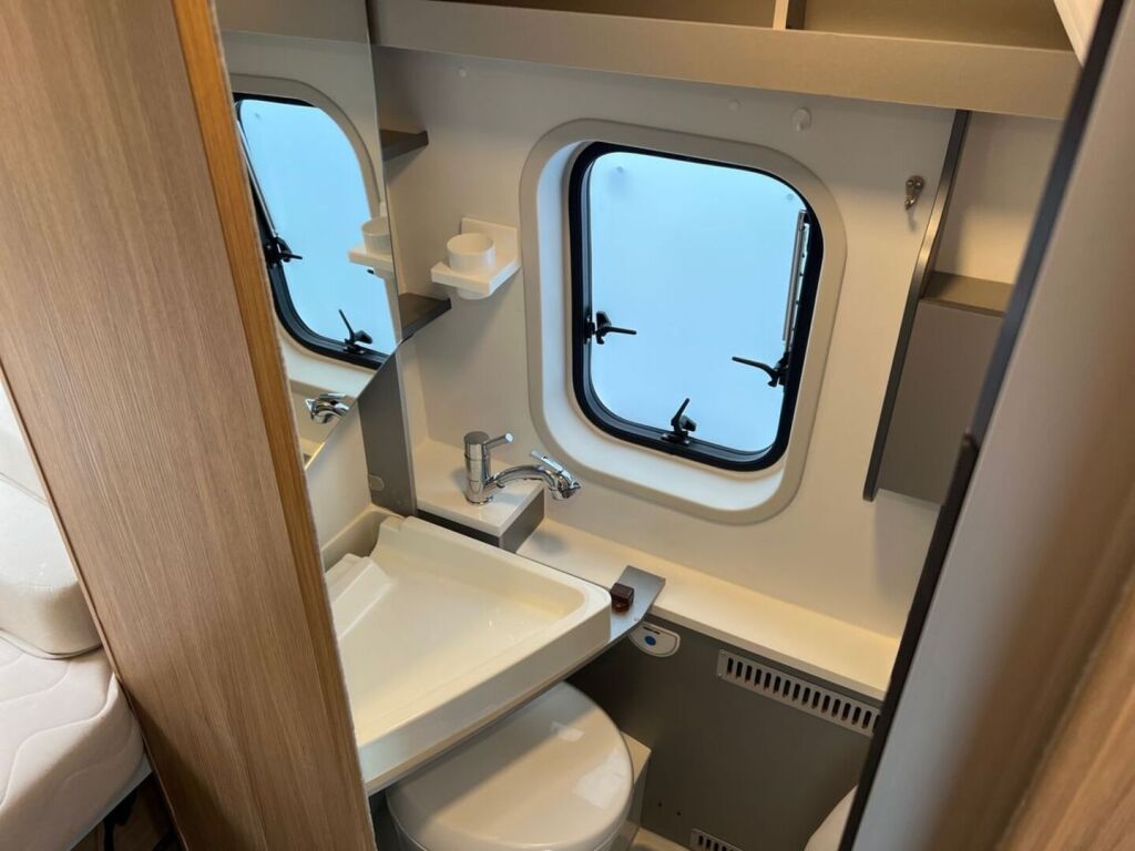 Adria Twin 600 SP 2019 Harmaa