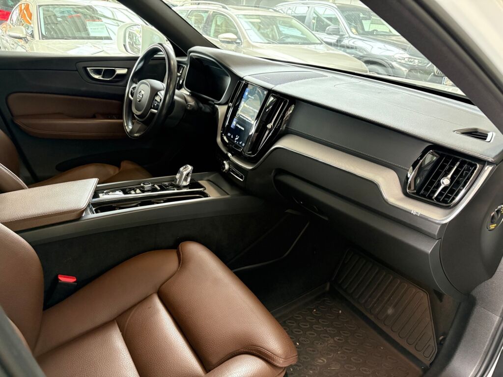Volvo XC60 2019 Valkoinen