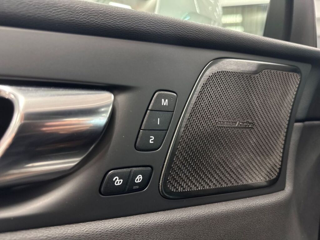 Volvo XC60 2019 Valkoinen