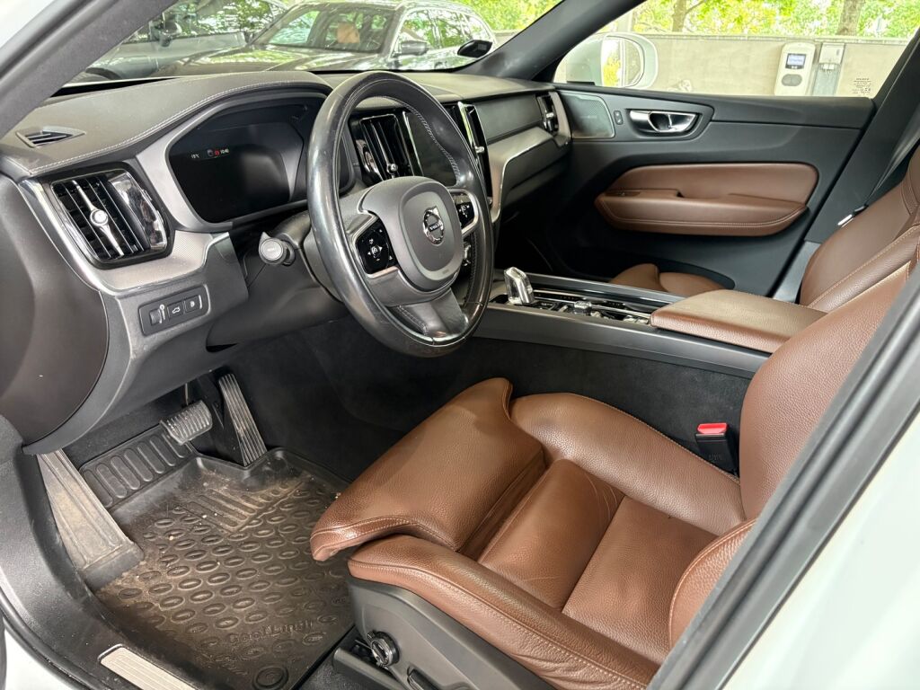 Volvo XC60 2019 Valkoinen