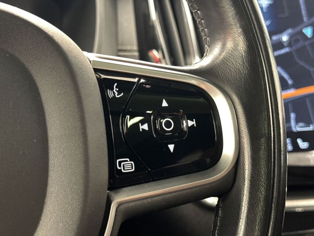 Volvo XC60 2019 Valkoinen