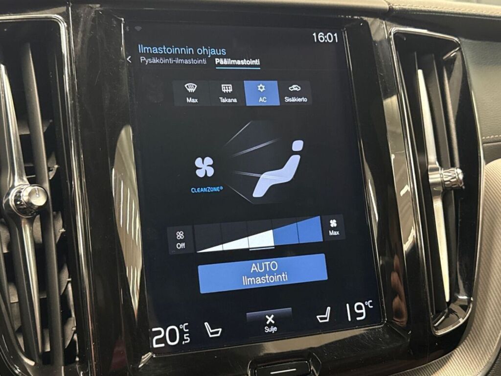 Volvo XC60 2019 Valkoinen