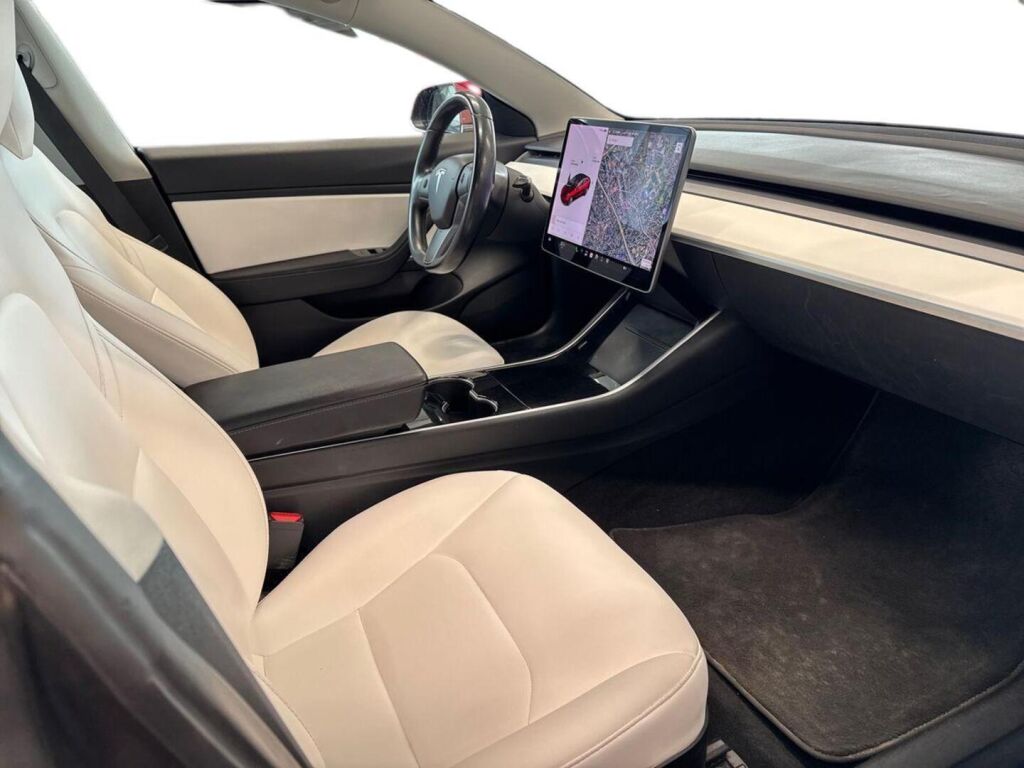 Tesla Model 3 2019 Punainen