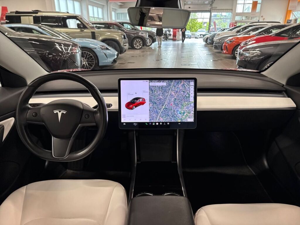 Tesla Model 3 2019 Punainen