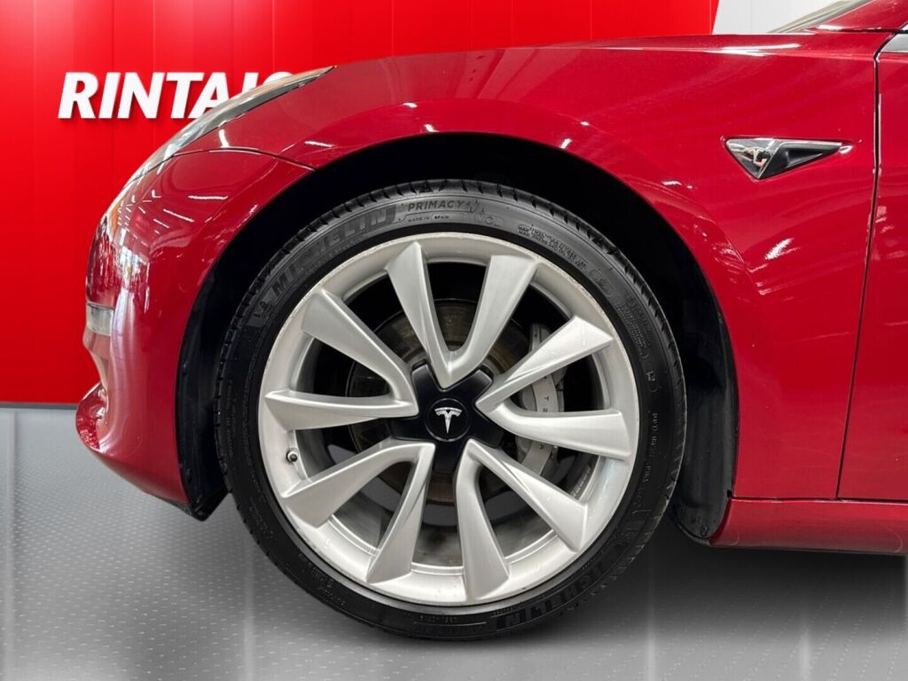 Tesla Model 3 2019 Punainen