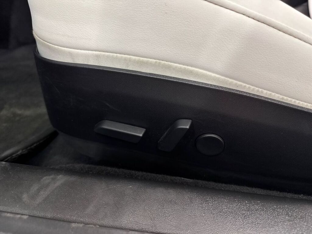 Tesla Model 3 2019 Punainen