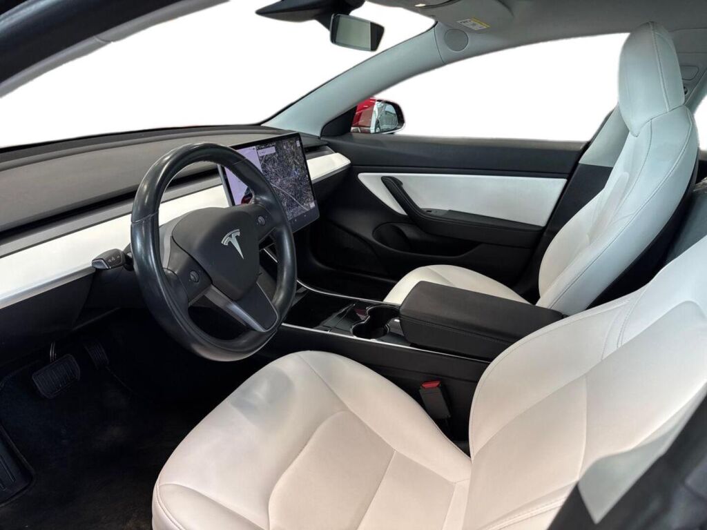 Tesla Model 3 2019 Punainen