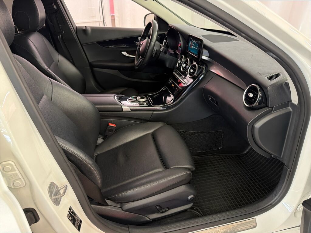 Mercedes-Benz C 2019 Valkoinen