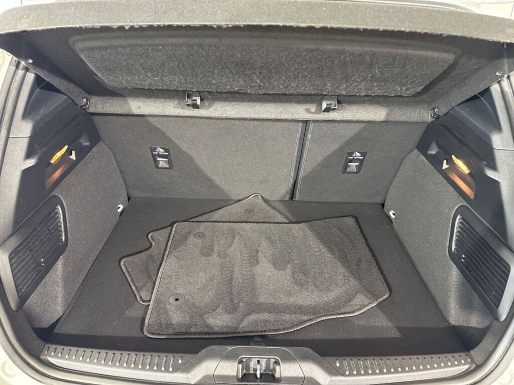 Ford Focus 2019 Valkoinen