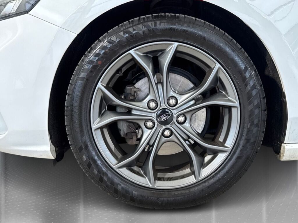 Ford Focus 2019 Valkoinen