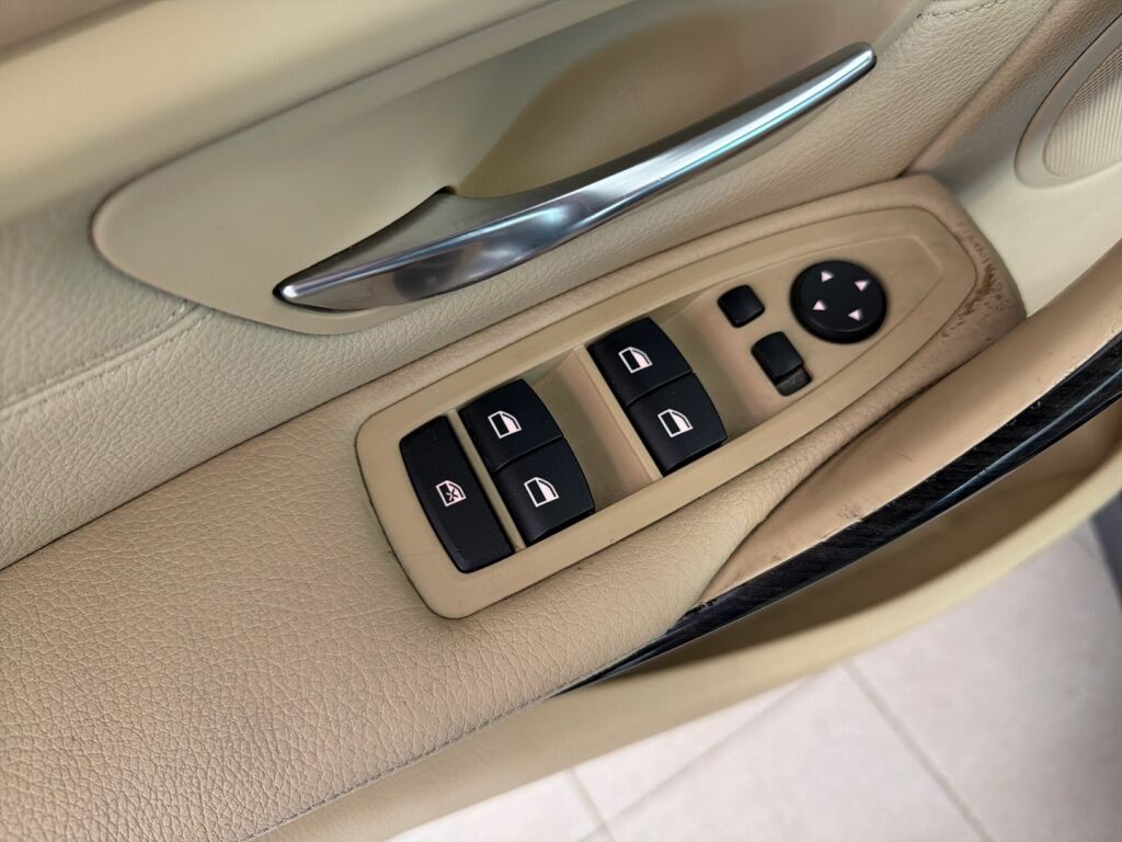 BMW 330 2014 Sininen