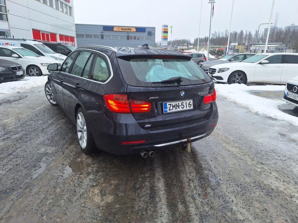 BMW 330 2014 Sininen