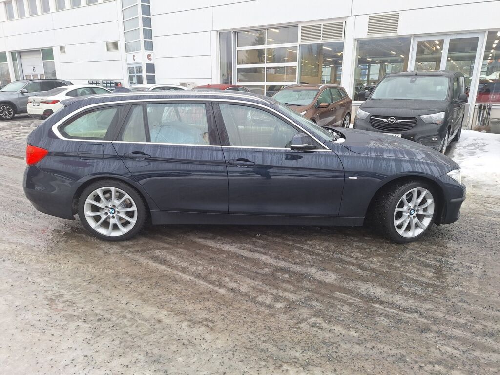 BMW 330 2014 Sininen