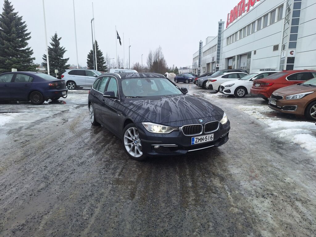 BMW 330 2014 Sininen