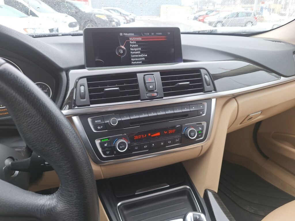 BMW 330 2014 Sininen