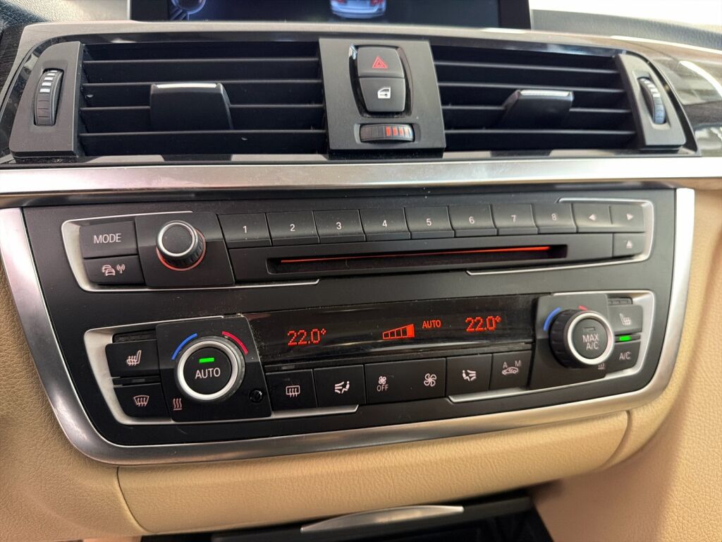 BMW 330 2014 Sininen