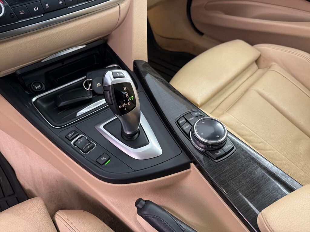 BMW 330 2014 Sininen