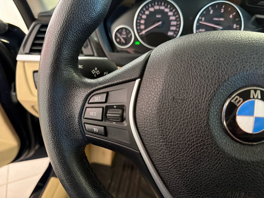 BMW 330 2014 Sininen