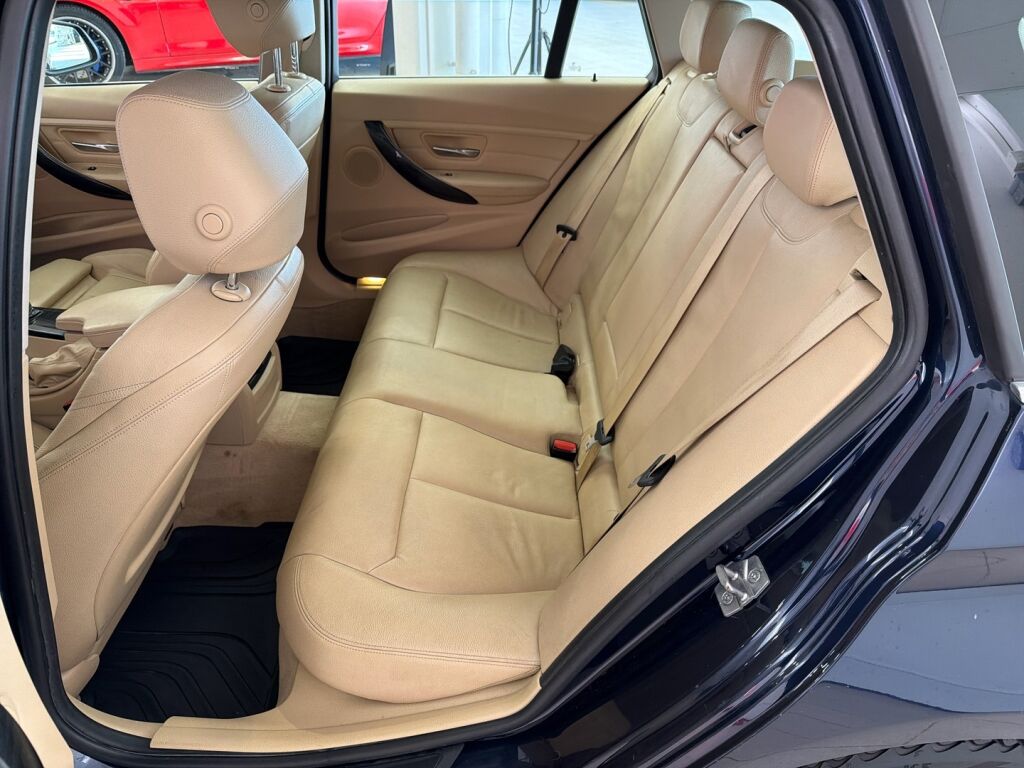 BMW 330 2014 Sininen