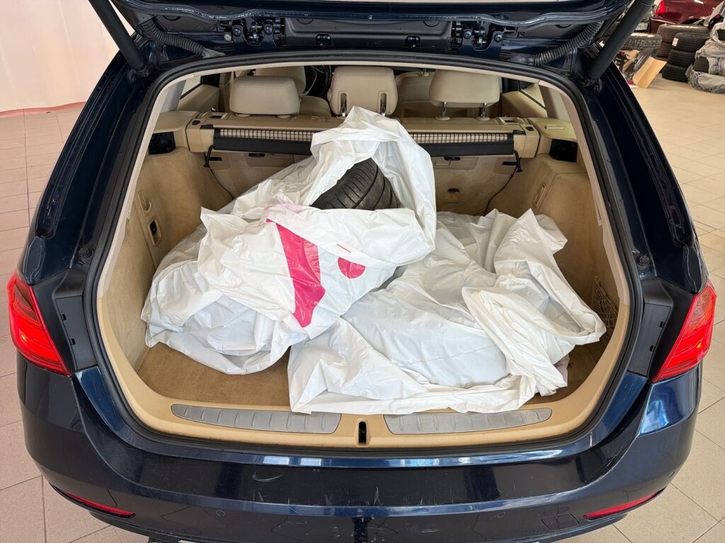 BMW 330 2014 Sininen