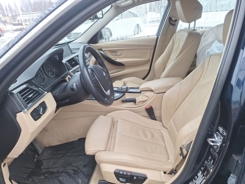 BMW 330 2014 Sininen